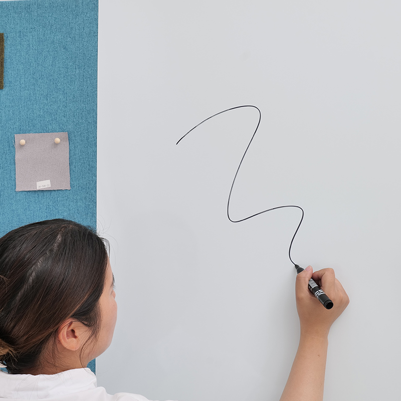 オフィスの会議室用の白い筆記用音響ボード、磁気強化ガラスで包まれた生地、筆記時の騒音を吸収します。