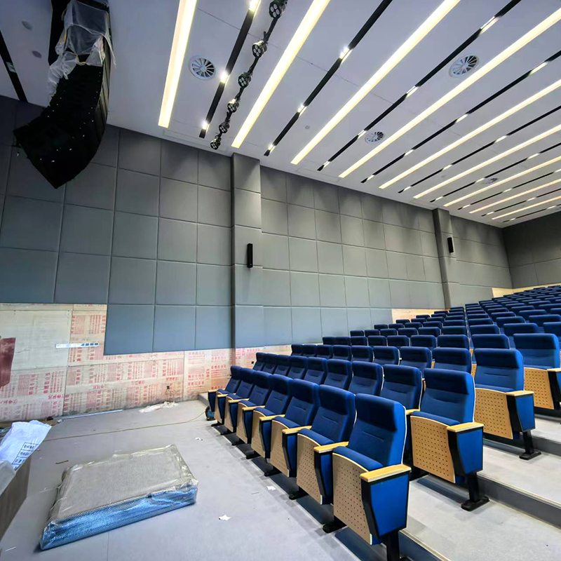 怪我から人を守る効果のあるスポンジ付き革巻き吸音パネル