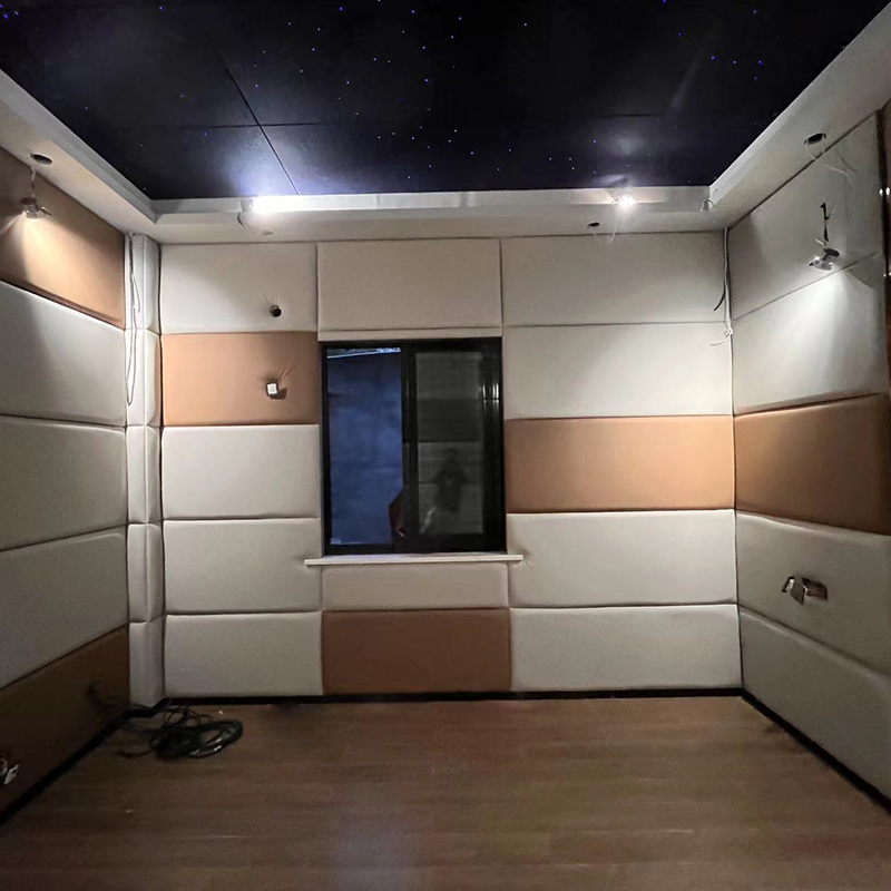 怪我から人を守る効果のあるスポンジ付き革巻き吸音パネル 怪我から人を守る効果のあるスポンジ付き革巻き吸音パネル